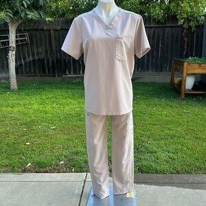 FIGS SCRUB Leon Top S Bottom XS Short Sleeve 3 Pockets -Neck. Pockets Side Pants